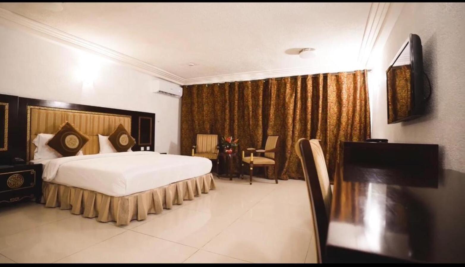 Nobila Airport Hotel Cotonou Kültér fotó