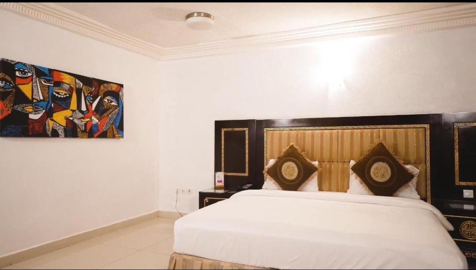 Nobila Airport Hotel Cotonou Kültér fotó