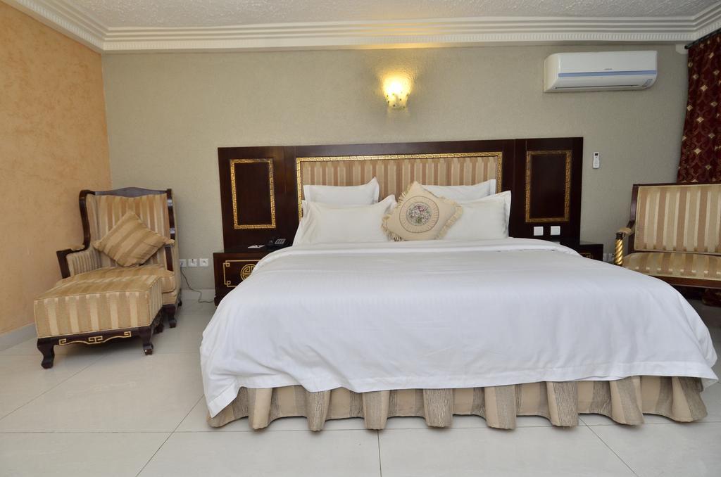 Nobila Airport Hotel Cotonou Kültér fotó