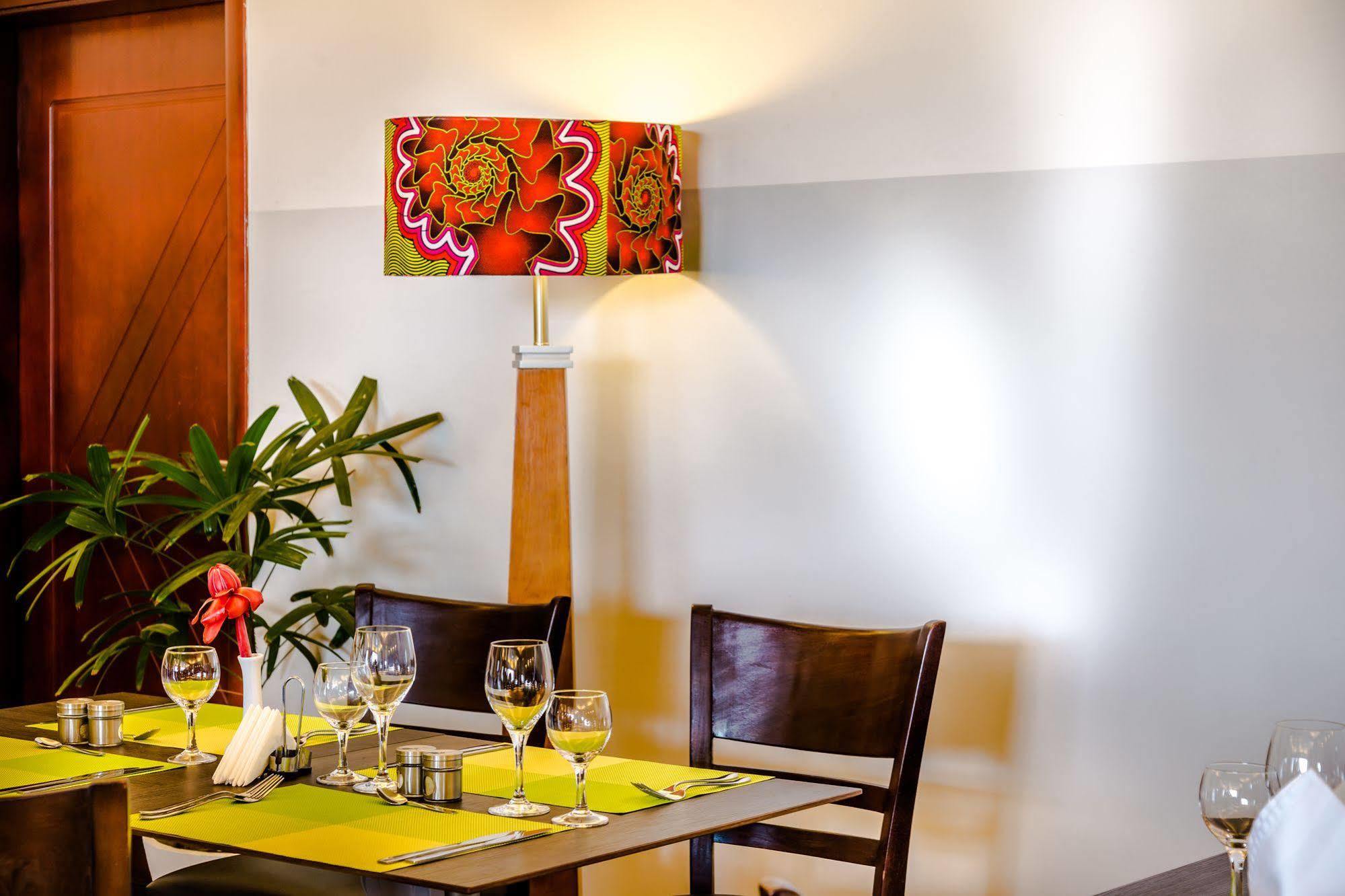 Nobila Airport Hotel Cotonou Kültér fotó
