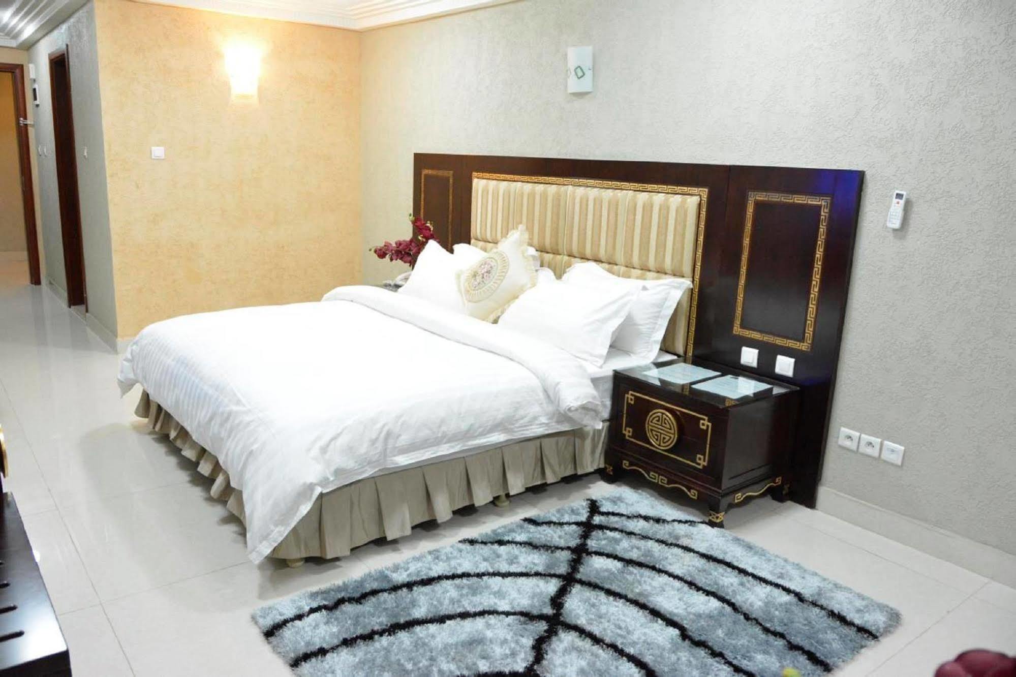 Nobila Airport Hotel Cotonou Kültér fotó