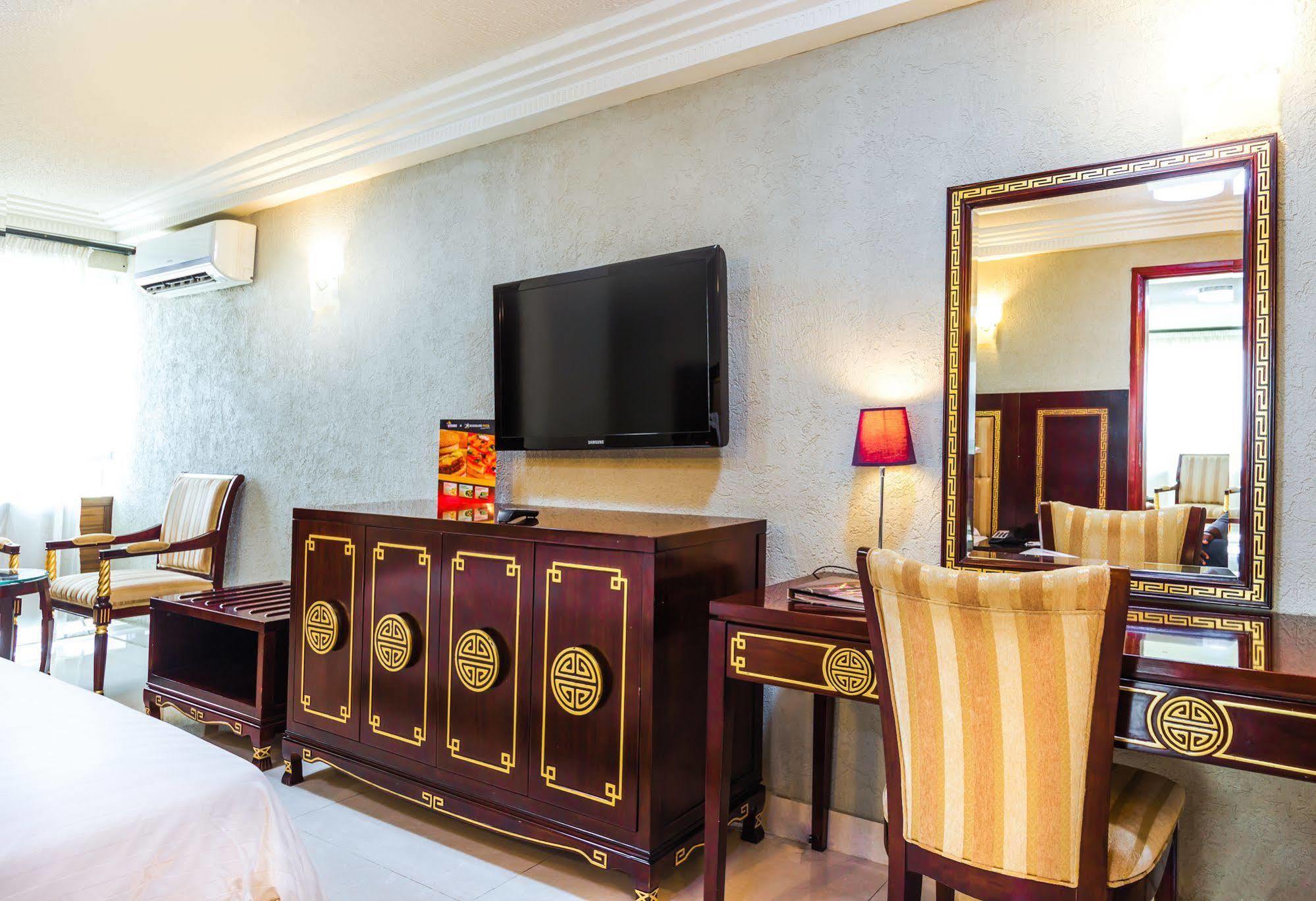 Nobila Airport Hotel Cotonou Kültér fotó